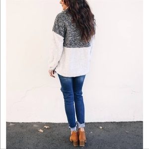 VICI- WEEKEND AT THE LODGE POCKETED PULLOVER